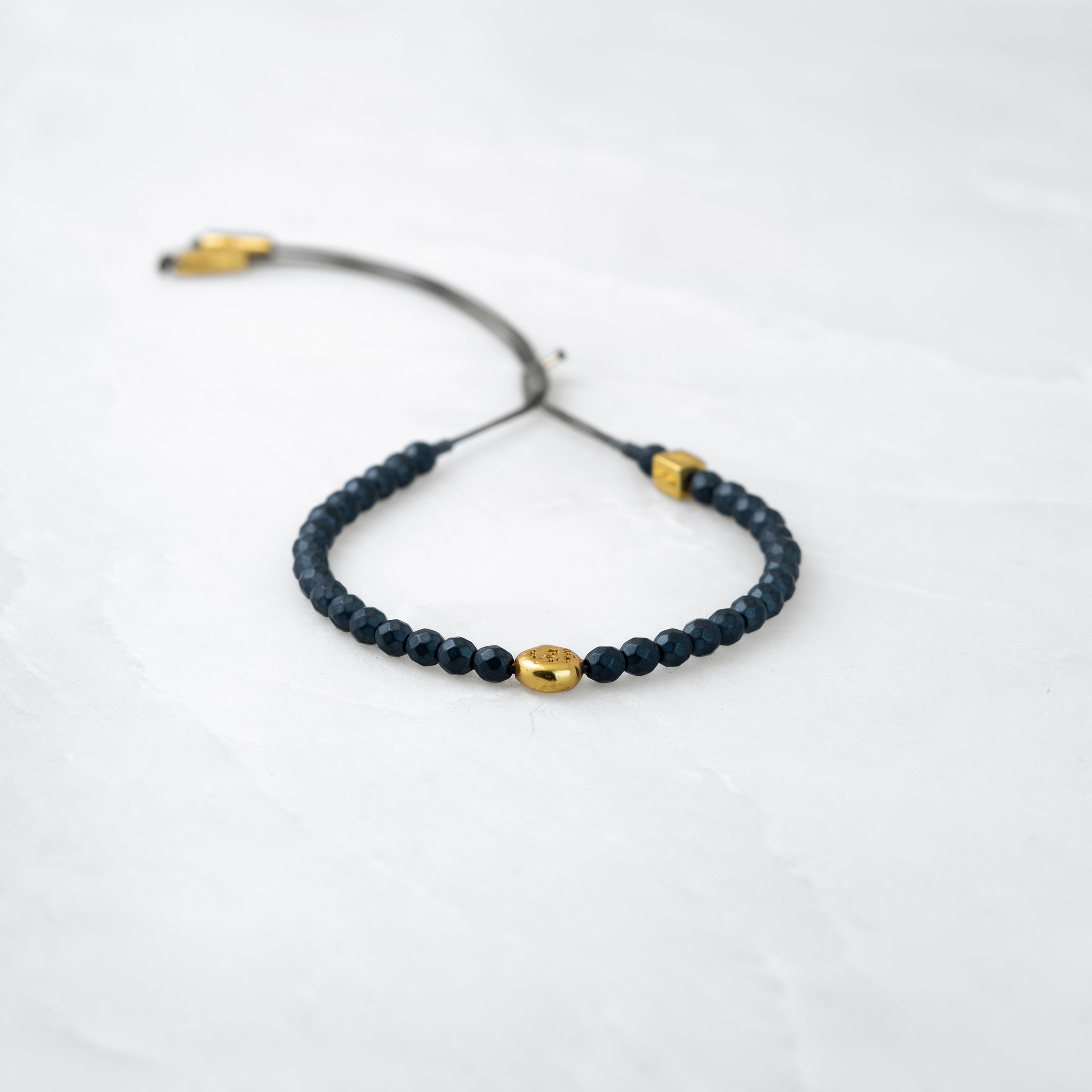 MALA bracelet - Hematite, golden Mani