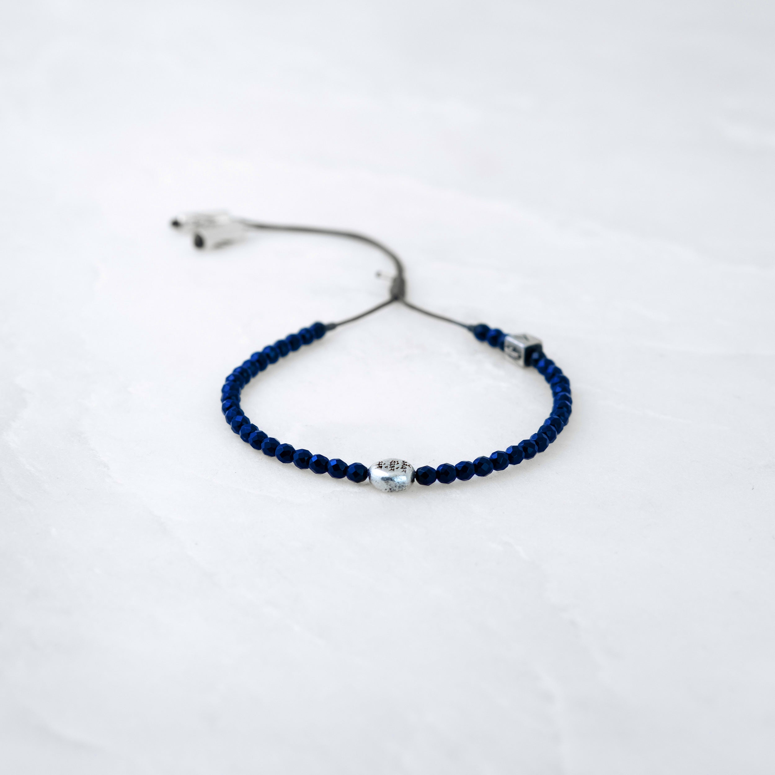 Bracelet MALA - Lapis Lazuli, Mani argenté