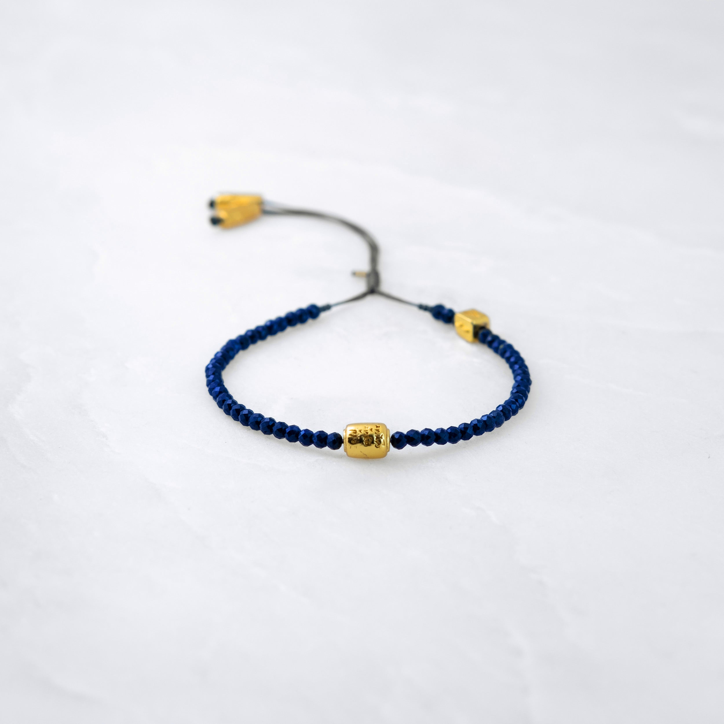 MALA bracelet - Lapis Lazuli, golden Manikorlo