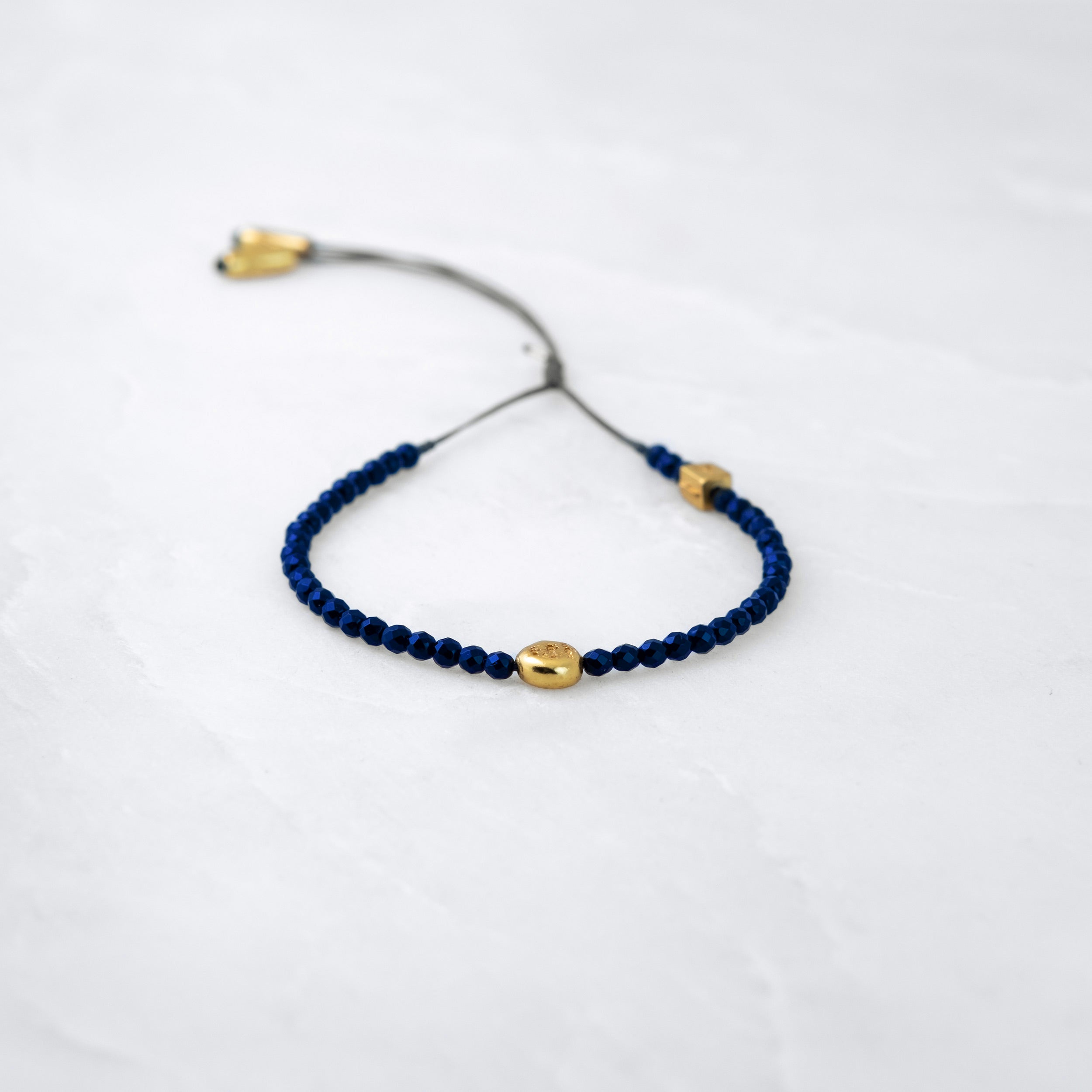MALA bracelet - Lapis Lazuli, golden Mani
