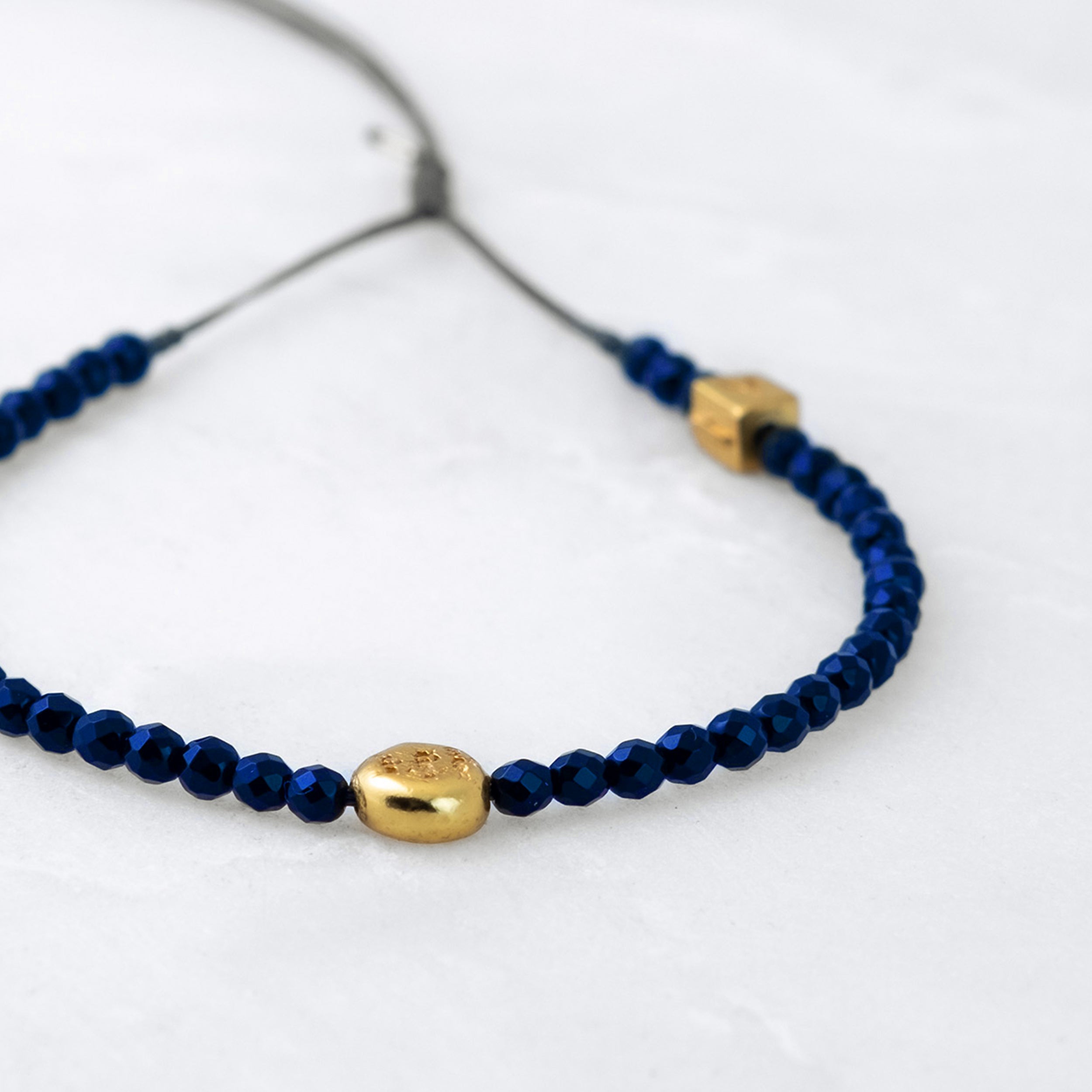 MALA bracelet - Lapis Lazuli, golden Mani
