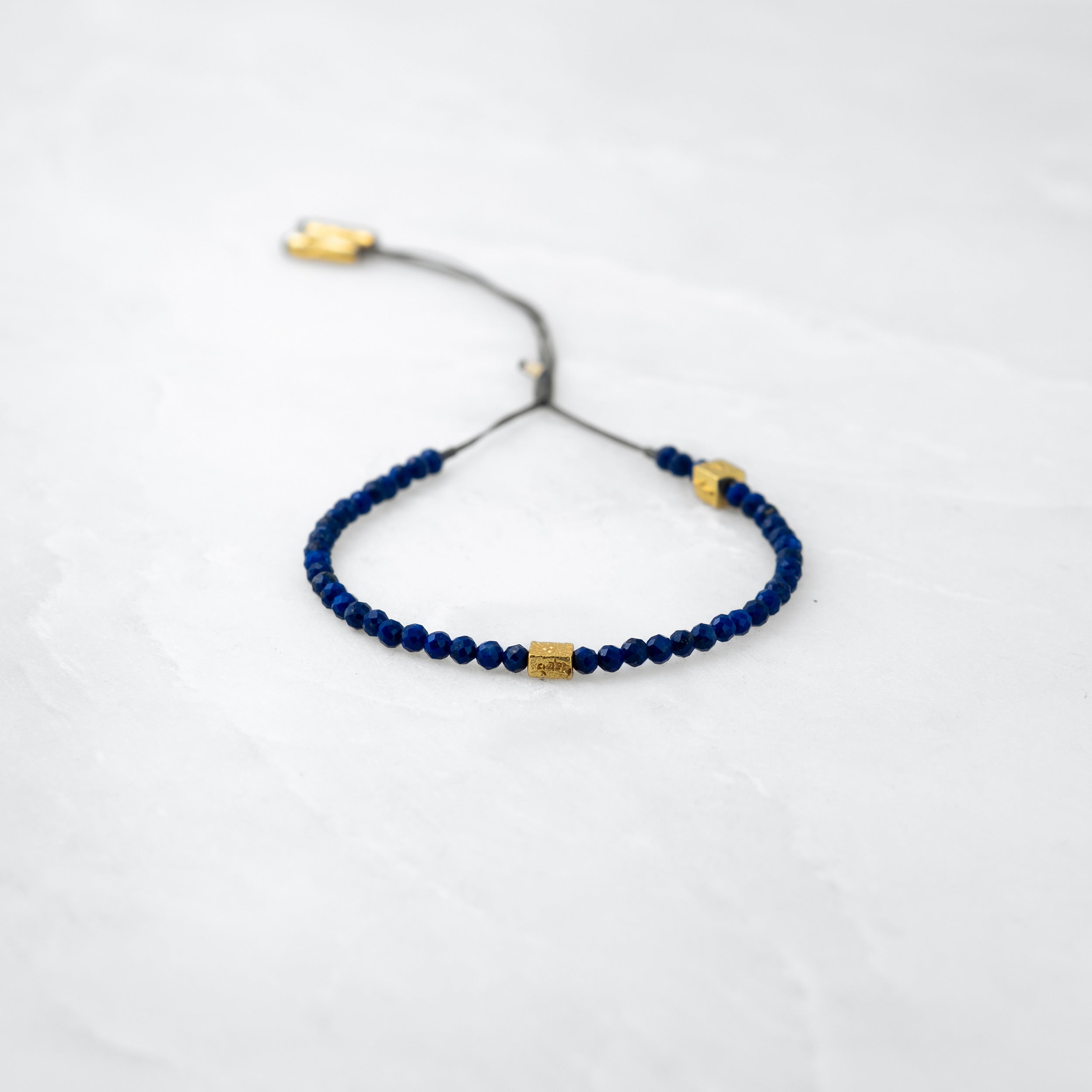 PRECIOUS MALA bracelet - Sapphire, golden Bodhi