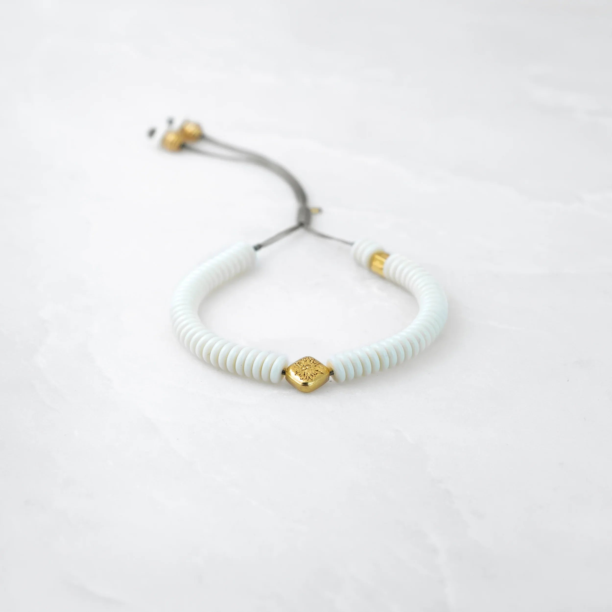 MOSO bracelet - Magnesite, Golden Amala