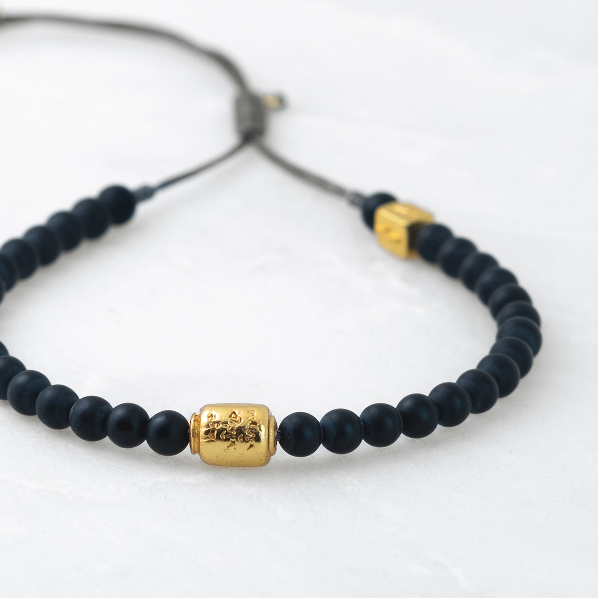 MALA bracelet - Basalt, gold Manikorlo