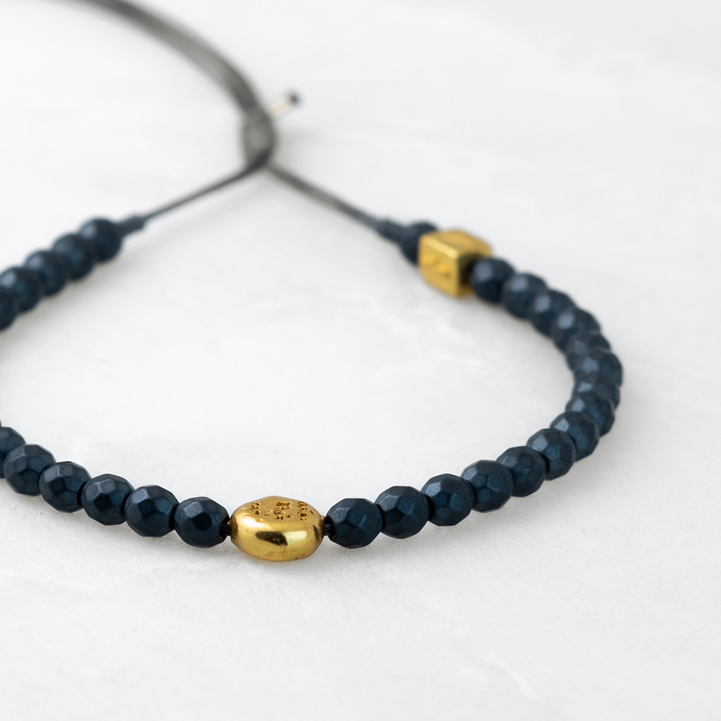 MALA bracelet - Hematite, golden Mani