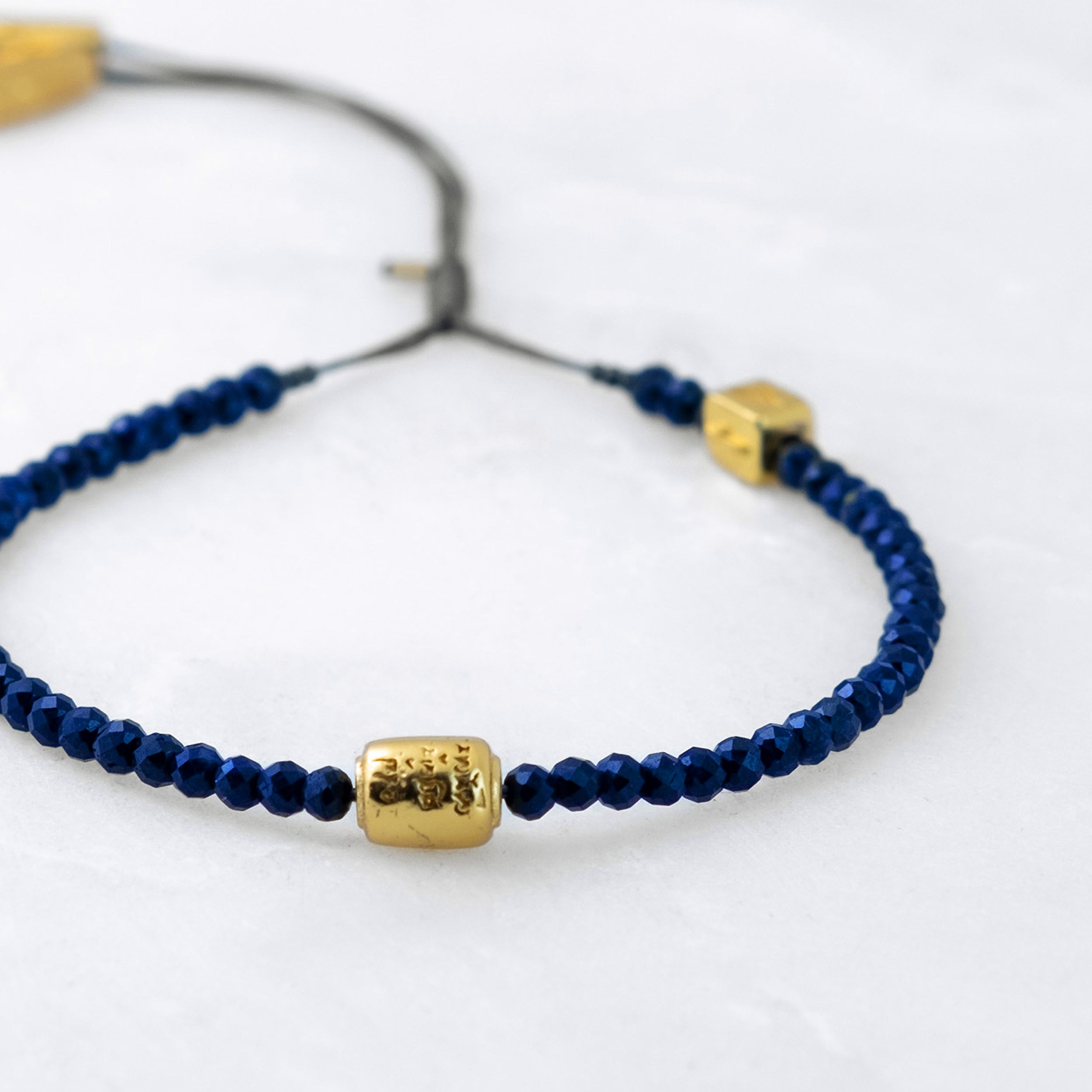 Bracelet MALA - Lapis Lazuli, Manikorlo doré