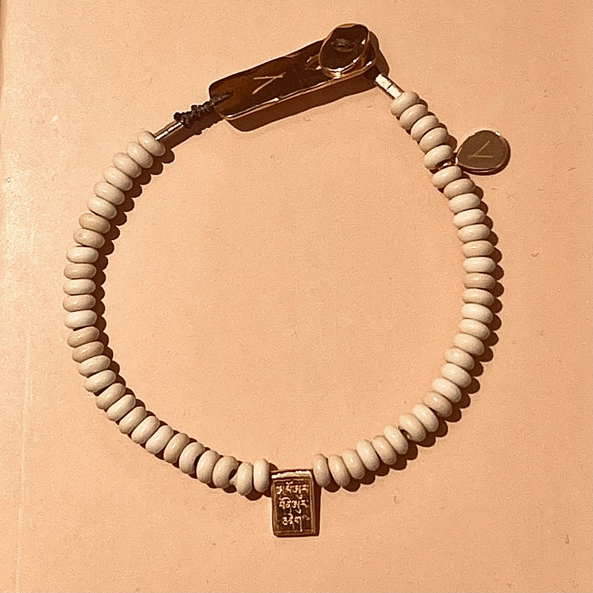 Bracelet Mala - Pierres du Tibet, Drapeau doré